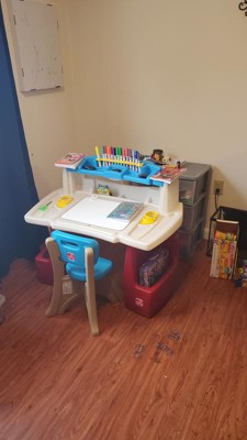 Step 2 Deluxe Creative Projects Kids' Art Desk with Splat Mat