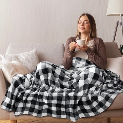 Cozy Buffalo Plaid Fleece Queen Blanket in White/Black