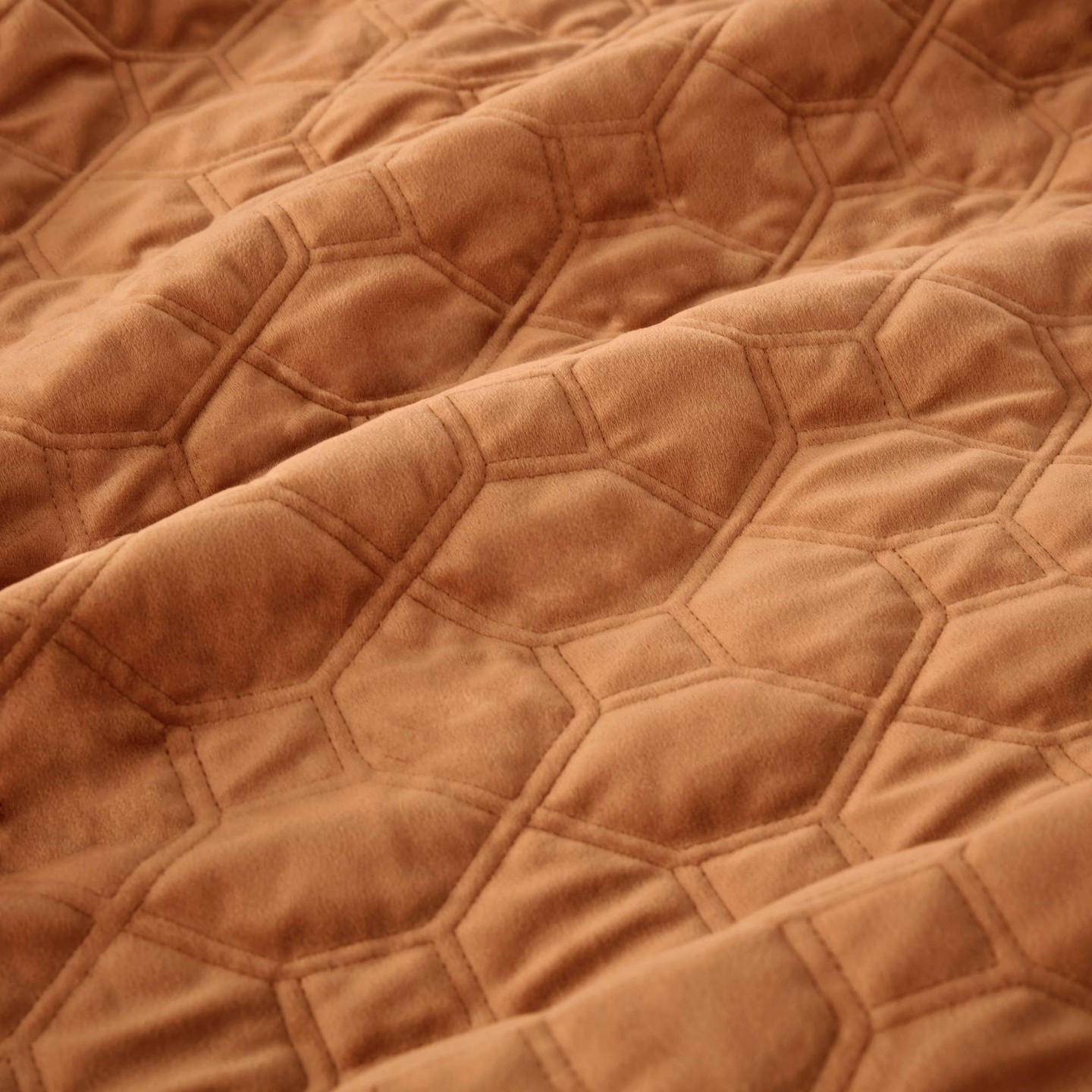 Комплект с покрывалом Madison Park 3pc Full/Queen Mercer Faux Velvet Reversible Coverlet Set Rust: Midweight Solid Bedding with 2 Shams — фото 6
