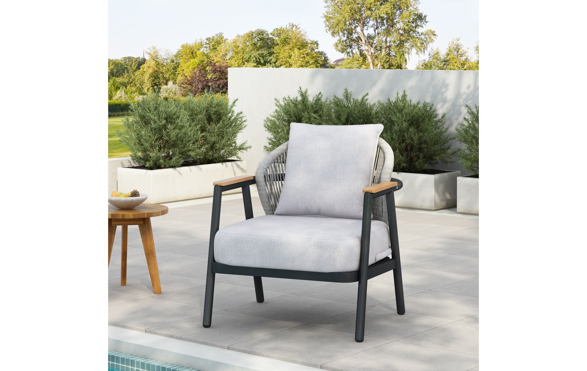 Outdoor Club Chair with Rope Back & Plastic Wood Arms, Iron Frame Lounge Chair with White Cushion for Patio or Garde-Baofuwish