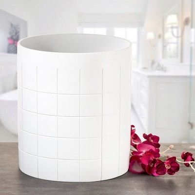 Polar White Resin Small Bathroom Trash Can