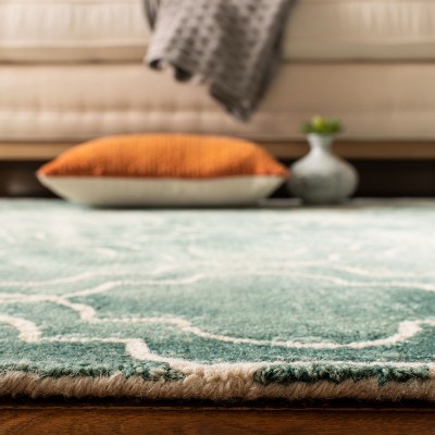 Lush Green and Ivory 4' x 6' Hand-Tufted Wool Area Rug
