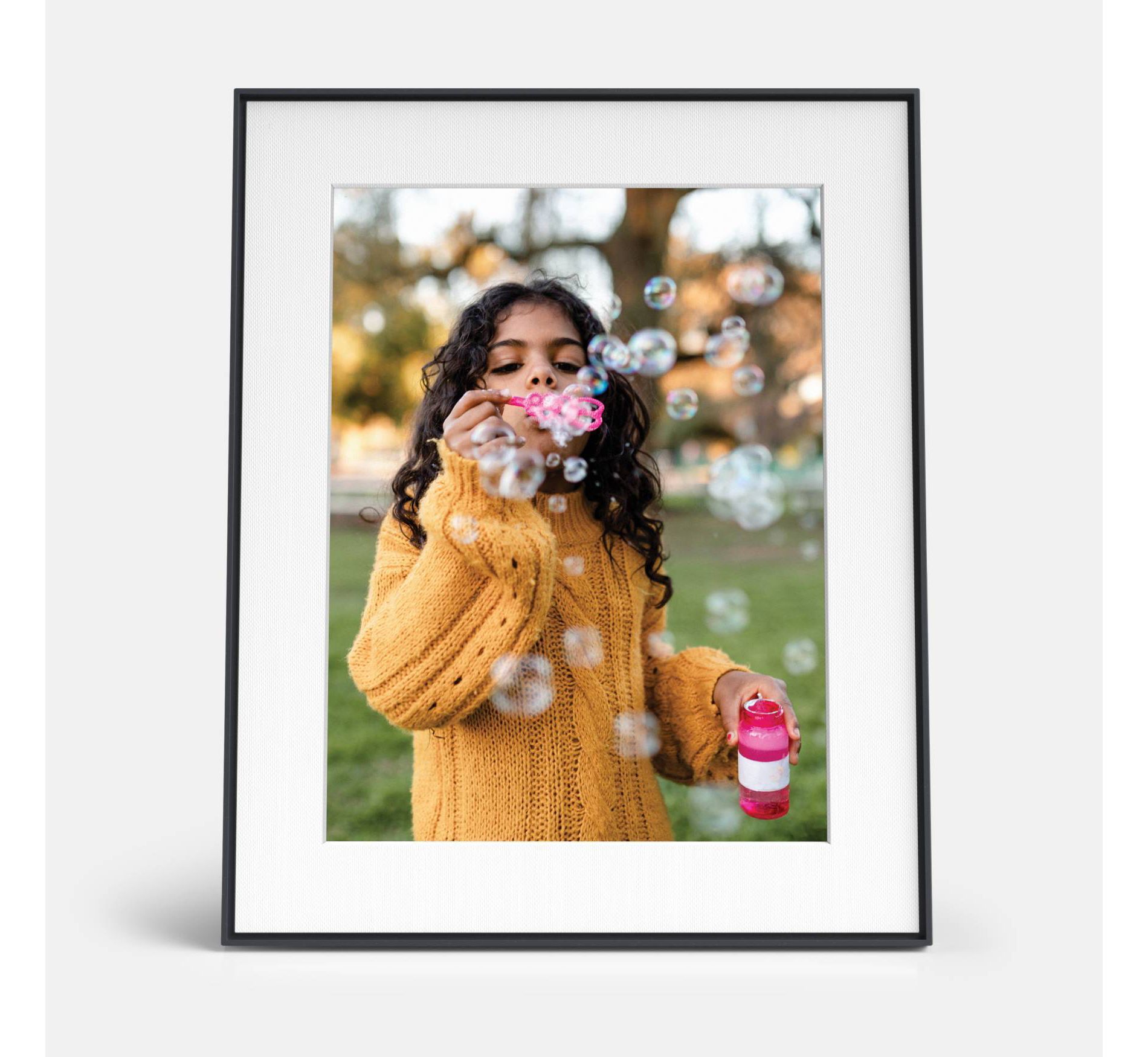15" HD Wifi Walden Matted Ink - Digital Photo Frame by Aura: 1600x1200 LCD, Wi-Fi Enabled