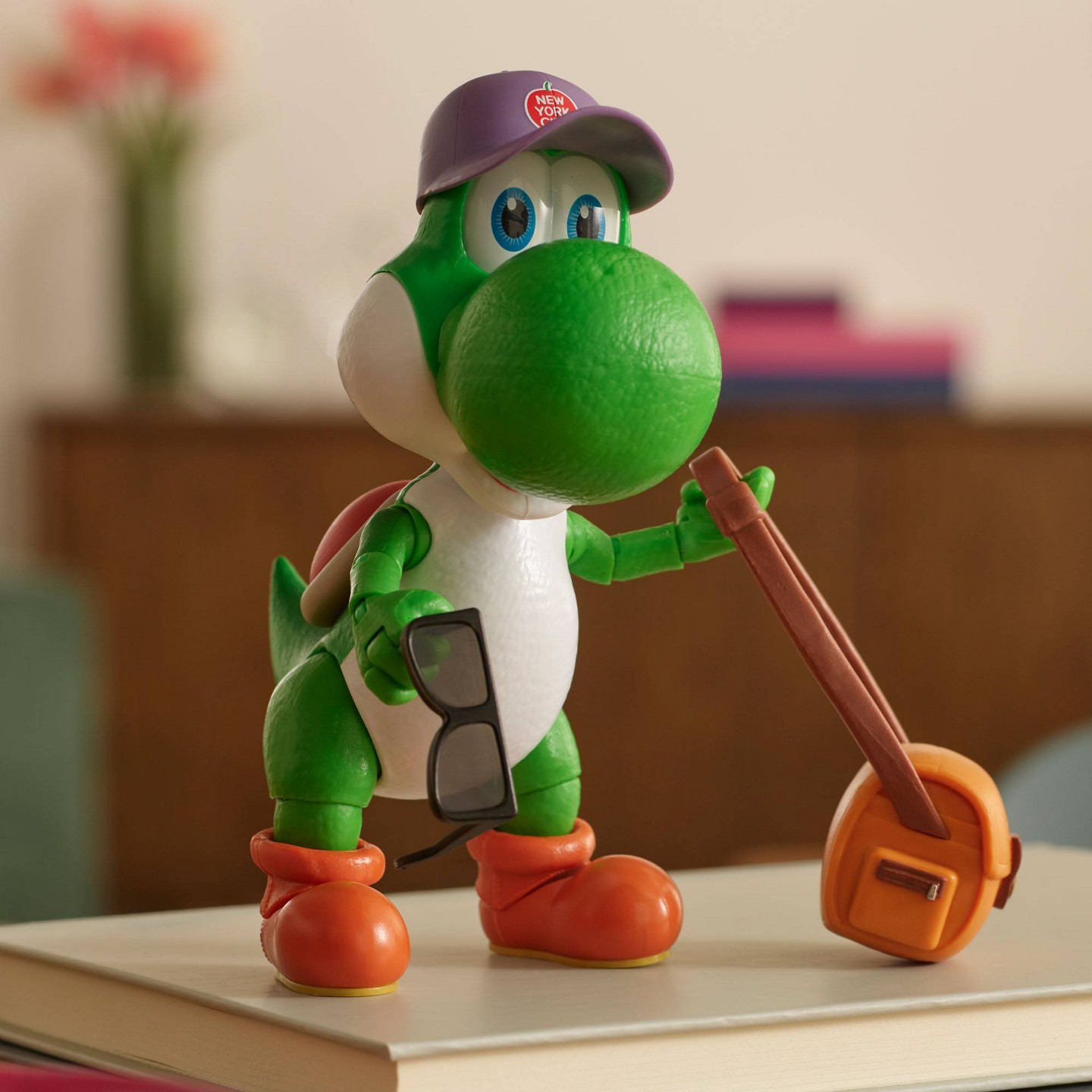 Детские фигурки Nintendo The Super Mario Galaxy Movie - 5” Figure Series – Yoshi Figure with Hat, Sunglasses, and Satchel Accessories — фото 3