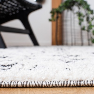 Ivory Diamond Braided Shag Rug Handmade Synthetic 5' x 7'
