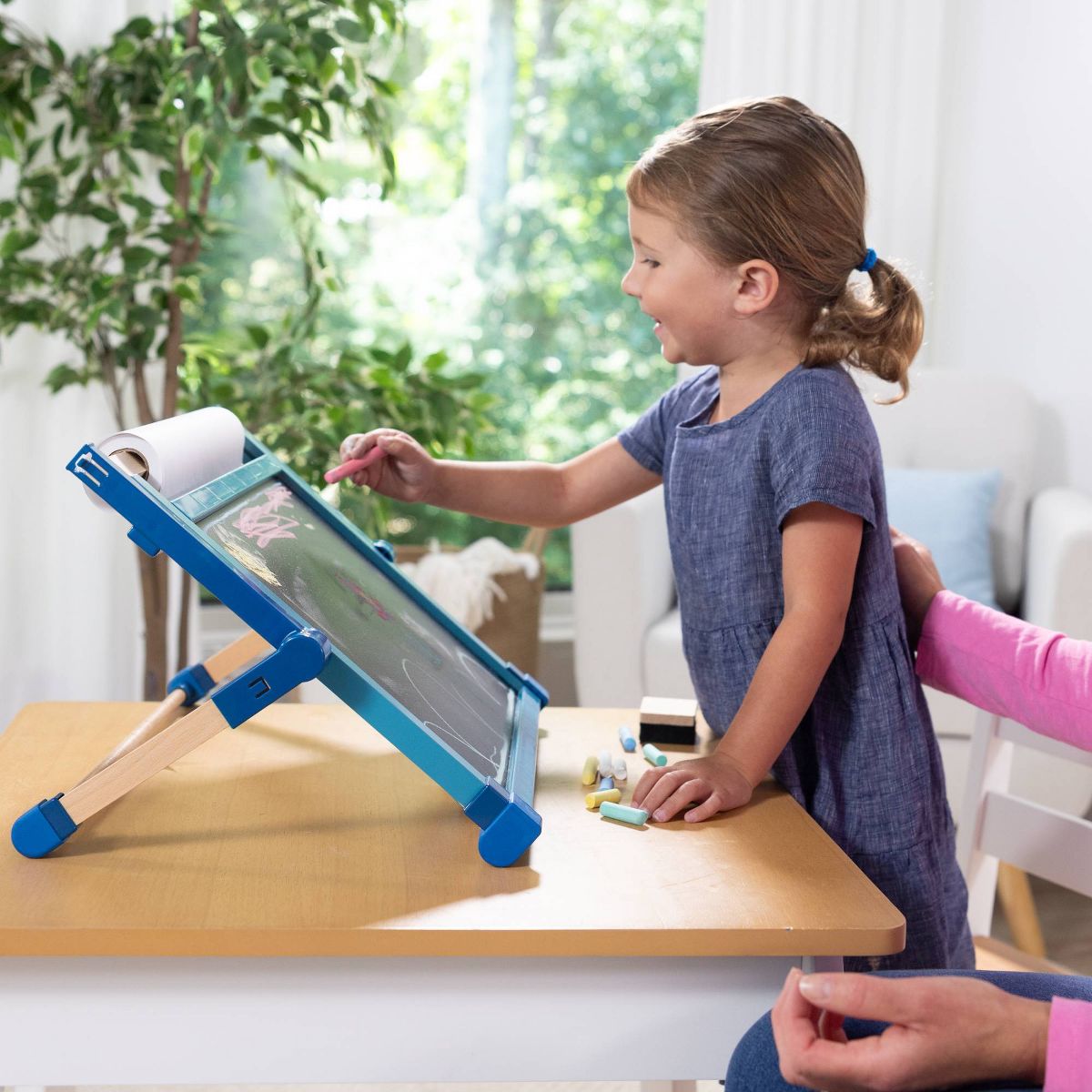 Melissa & Doug Double-Sided Magnetic Tabletop Art Easel - Dry-Erase Board and Chalkboard: Foldable Plastic Activity Surface - thumbnail 2