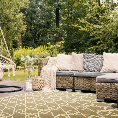 Courtyard Green & Beige Square Indoor/Outdoor Easy-Care Rug
