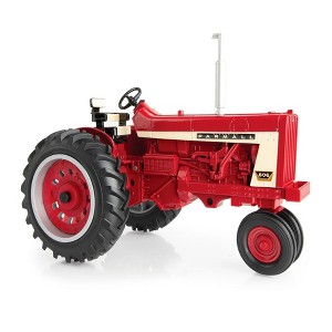 ERTL 1/16 IH Farmall 806 Narrow Front Tractor 44429 - 1 of 1