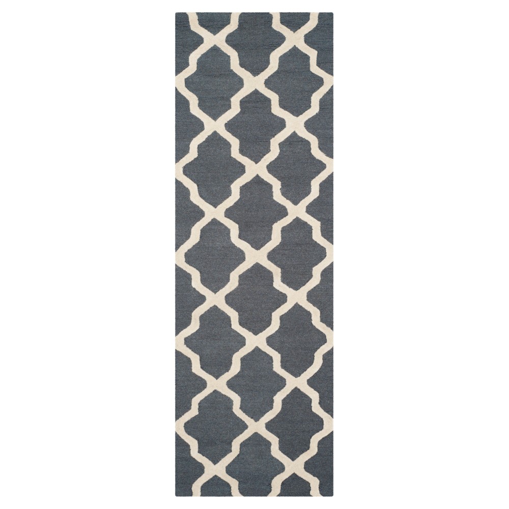 2'6inx8' Maison Tetured Rug Dark Gray/Ivory - Safavieh