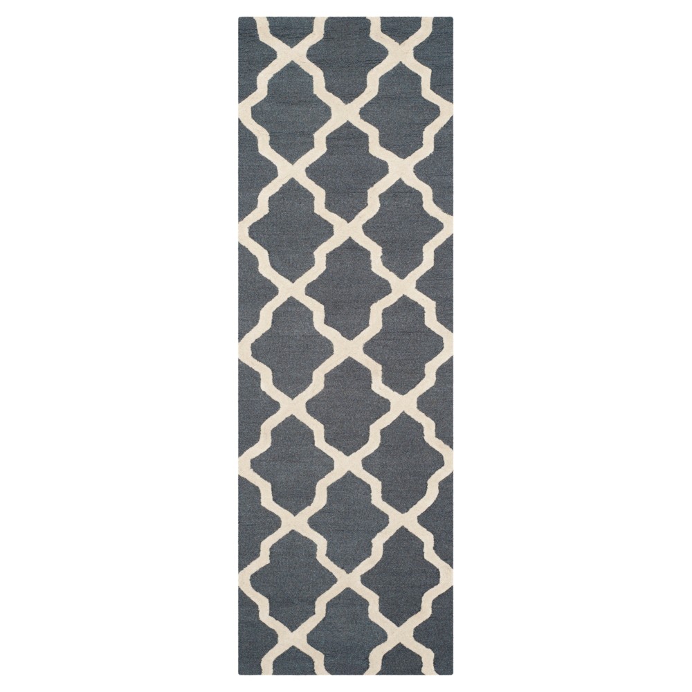 2'6inx12' Maison Tetured Rug Dark Gray/Ivory - Safavieh