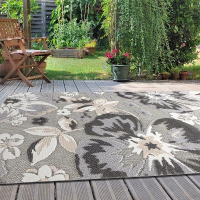 Gray Floral Synthetic 5' x 7' Indoor/Outdoor Area Rug