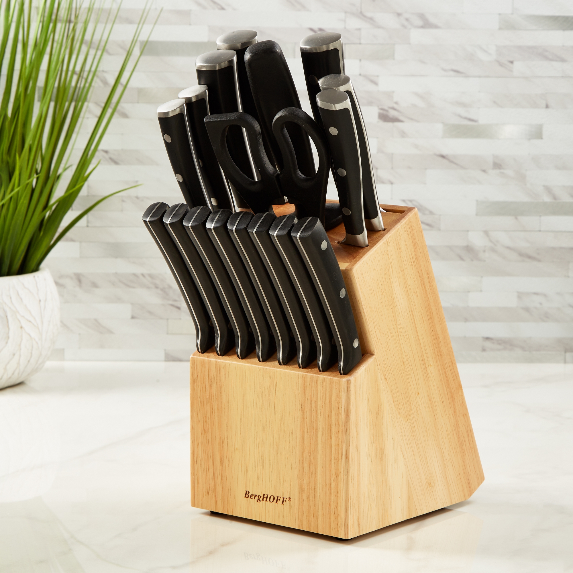 BergHOFF Essentials 18Pc Cutlery Set, Block with 8 Steak Knives, Hand-sharpened