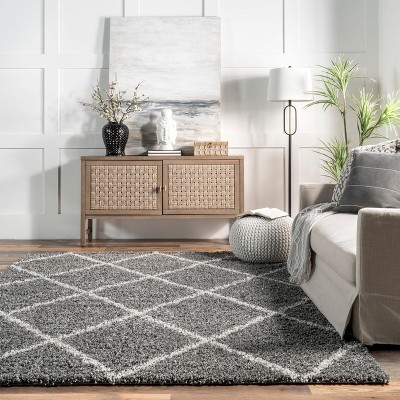 Luxurious Gray Geometric 5' x 7' Shag Area Rug