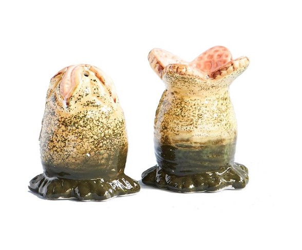 Nerd Block ALIEN Xenomorph Egg Salt and Pepper Shaker Set