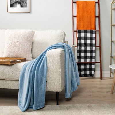 Cozy Buffalo Plaid Fleece Queen Blanket in White/Black