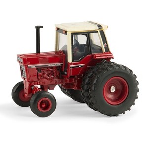 1/64 International 1086 with Duals, 2015 National Farm Toy Museum - 1 of 3