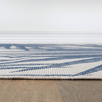 Blue and White Tropical Leaves Reversible Synthetic Area Rug 5' x 7'