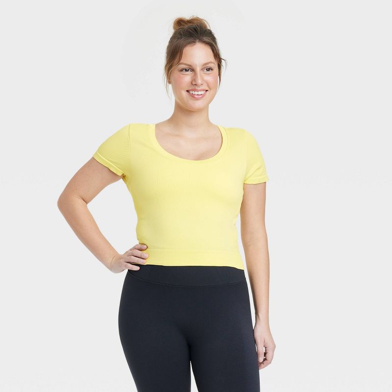 Women's Seamless Cropped Short Sleeve Top - All In Motion™, 3 of 8