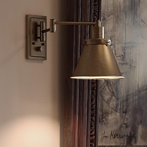 Urban Ambiance Luxury Traditional Wall Light,  9.625"H x 8.25"W,  Olde Brass Finish, UHP3312 - 1 of 4