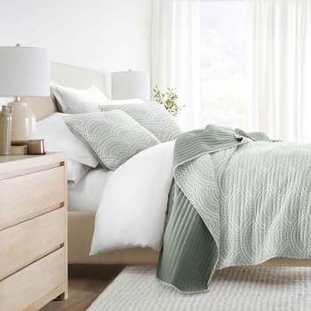 Luxury Lightweight Reversible Quilted Coverlet Set - Becky Cameron (Matching Shams Included)