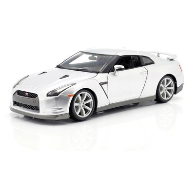 2009 Nissan GT-R R35 Silver 1/18 Diecast Model Car by Bburago