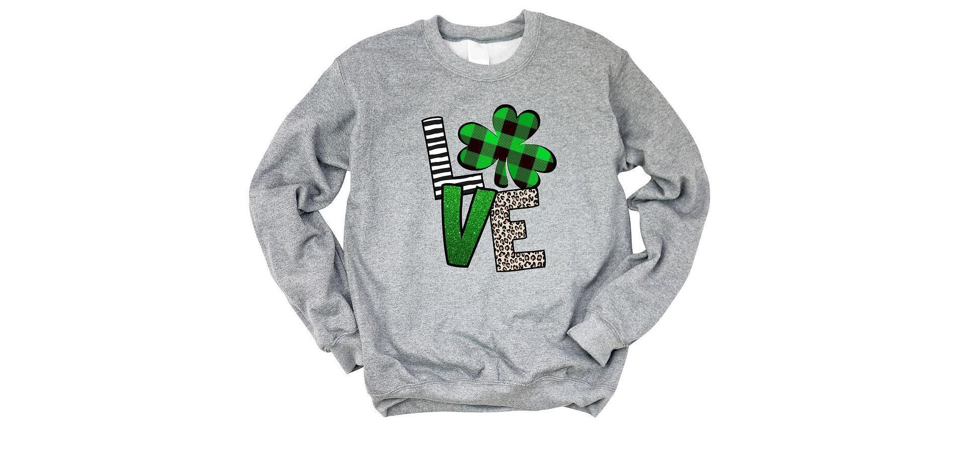 Simply Sage Market Women's Graphic Sweatshirt Love Shamrock - M - Graphite