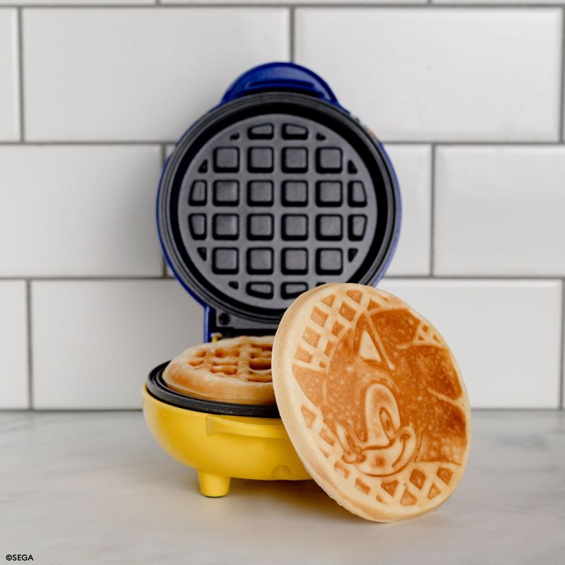 Uncanny Brands Sonic the Hedgehog Mini Waffle Maker, 4 of 6