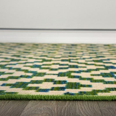 Green Geometric Trellis Indoor/Outdoor Nylon Runner Rug 2'x7'