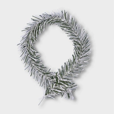 18"/20ct Noble Pine Flocked Wreath Holder - GarlandTies
