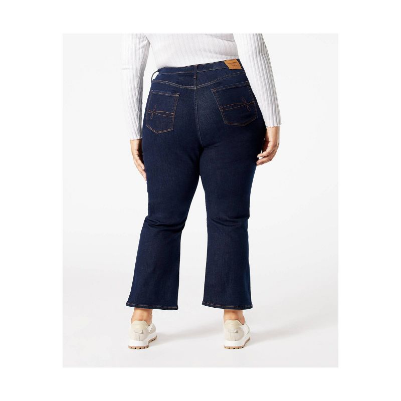 DENIZEN® from Levi's® Women's Ultra-High Rise Sculpting Cropped Flare Jeans, 3 of 6