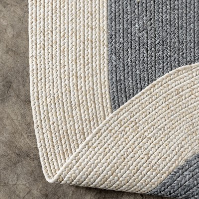 Elegant Gray Braided Synthetic 6' Round Indoor/Outdoor Rug