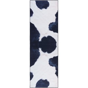 Faux Hide FAH548 Machine Washable Skid Resistant Stain Resistant Non-Shedding Power Loomed Indoor Rugs - Safavieh - 1 of 4