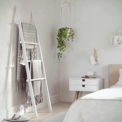 White Ash and Poplar Wood Blanket Ladder with Metal Bars