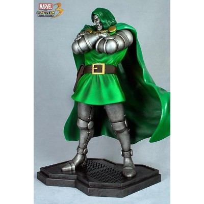 Marvel Doctor Doom and Akuma 21" Green and Gray Statue Set