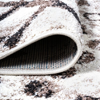 Ivory and Brown Reversible Diamond Synthetic Area Rug 5x8
