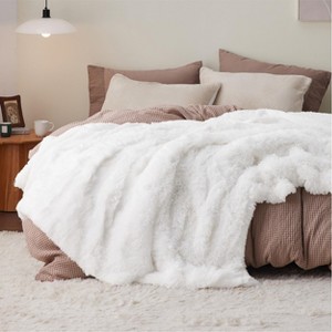 Bedsure | PV Fleece Blanket  a Chic Addition with Brushed Longfur - 1 of 4