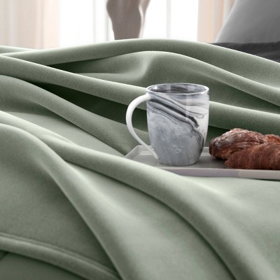 Luxurious Moss Green Fleece Full/Queen Blanket - Lightweight and Reversible