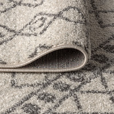 Izil Moroccan Cream and Gray 4' x 6' Synthetic Area Rug