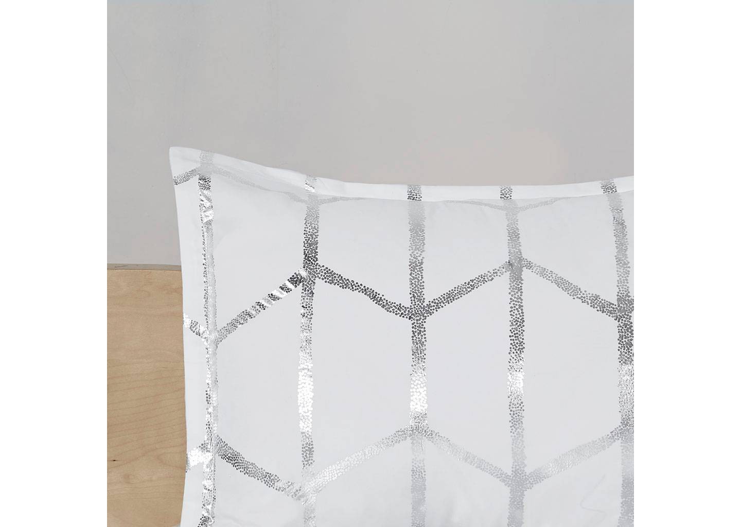 Комплект с одеялом Intelligent Design Twin/Twin XL 4pc Arielle Metallic Printed Comforter Set White/Silver: Hypoallergenic Geometric Bedding, Microfiber, Contemporary, цвет: Белый — фото 6