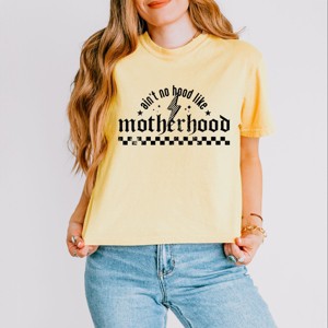 Simply Sage Market Ain't No Hood Like Motherhood Grunge Boxy Crop Top - 1 of 4