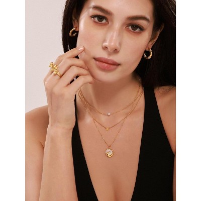 Clotth 18K Gold–Plated White Seashell Pendant Necklace Collection – French-Inspired Titanium Steel Jewelry for Women