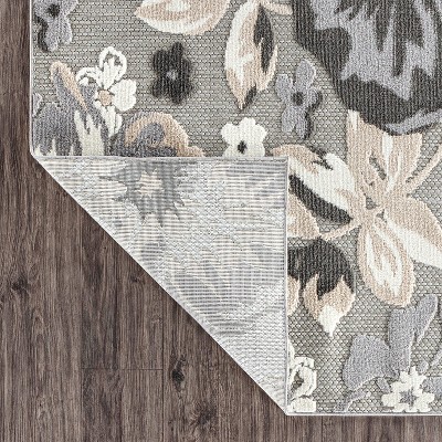 Gray Floral Synthetic 5' x 7' Indoor/Outdoor Area Rug