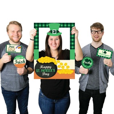 Big Dot of Happiness St. Patrick's Day - Saint Patty's Day Party Selfie Photo Booth Picture Frame & Props - Printed on Sturdy Material