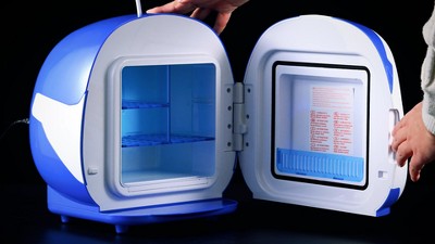 【海外限定/入手困難】ASTRO BOT ミニ冷蔵庫 6缶 未使用 Astro Bot Figural Head Mini Fridge : Target