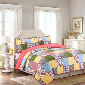 Checkered Pattern 3-Piece Comforter Set, Queen Size – Includes 1 Soft Lightweight Comforter and 2 Matching Pillowcases, Modern Bedding - 1 of 4