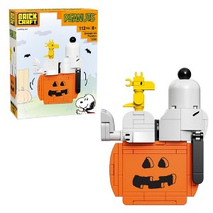 Brickcraft Peanuts Snoopy Sleeping On Pumpkin 112-Piece Building