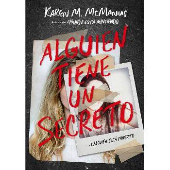 Alguien Tiene Un Secreto / Two Can Keep a Secret - by  Karen M McManus (Paperback)