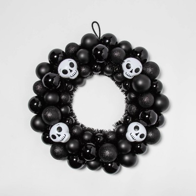 Skull Black and White Shatterproof Halloween Wreath - Hyde & EEK! Boutique™