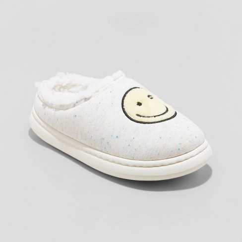 Clog like online slippers