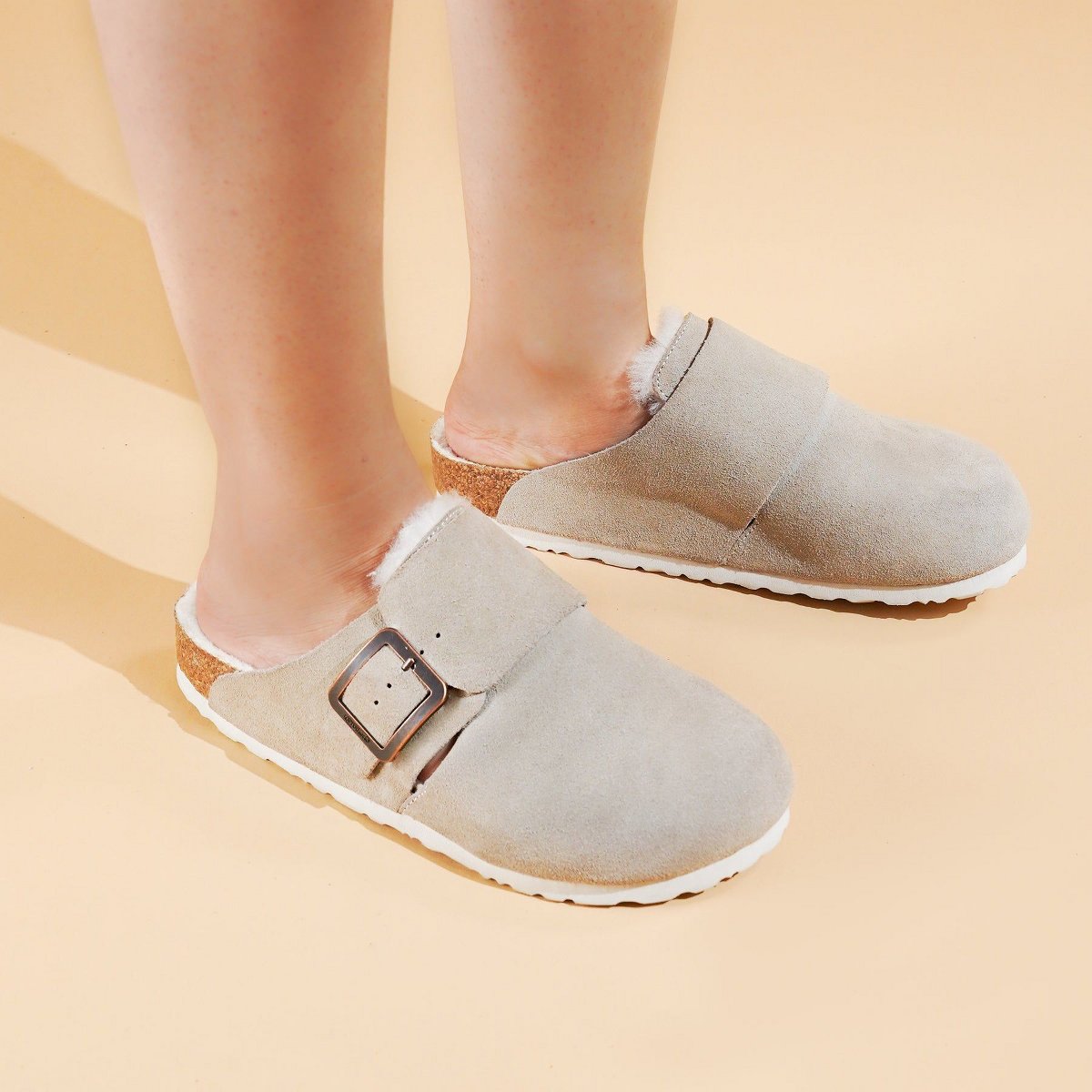 Женские сабо Aerothotic Atlas Fur Genuine Leather Fur Lined Clogs for Women with Arch Support, Grey-8 — фото 3